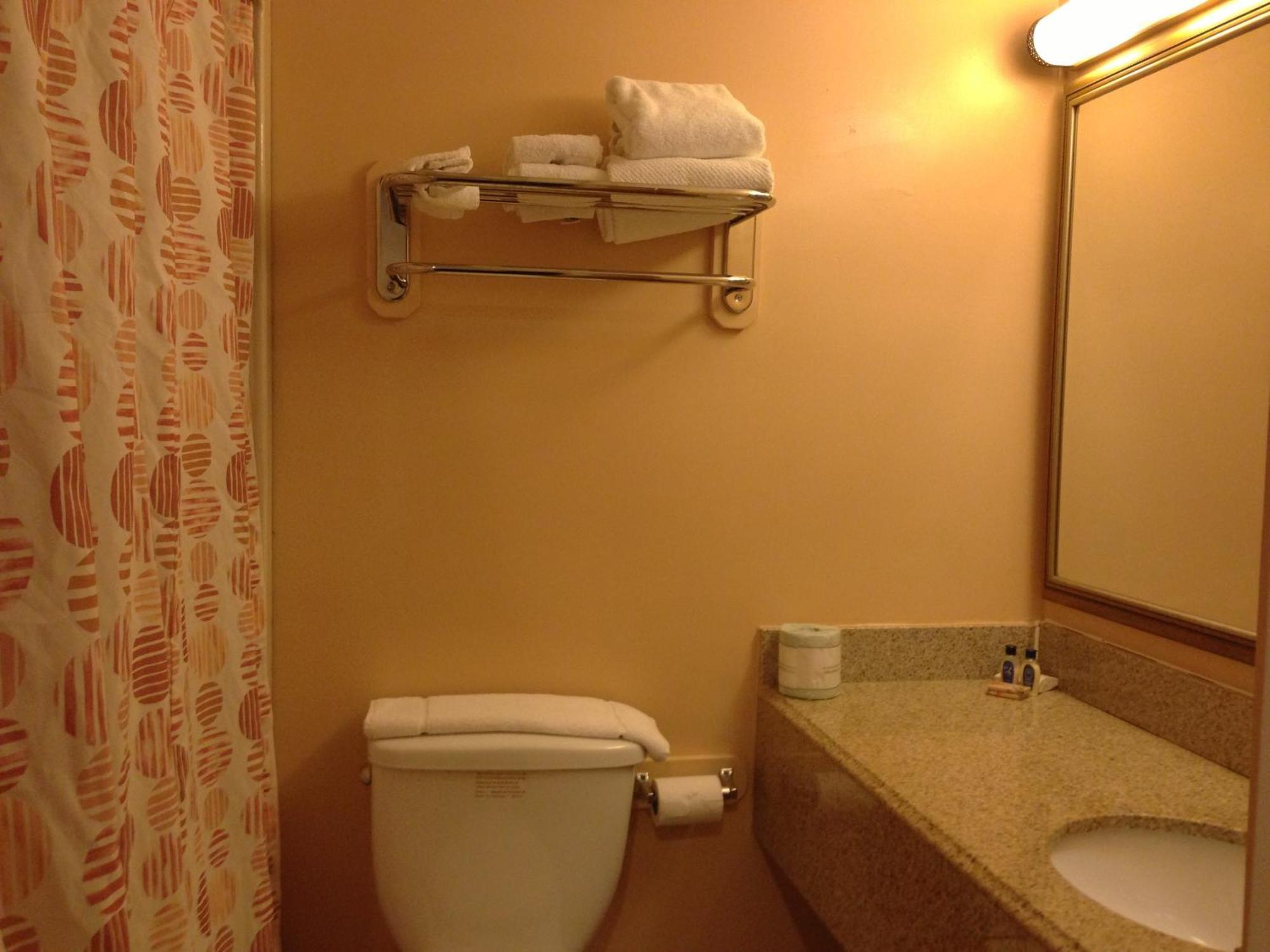 Village Inn แอนแนโพลิส ภายนอก รูปภาพ